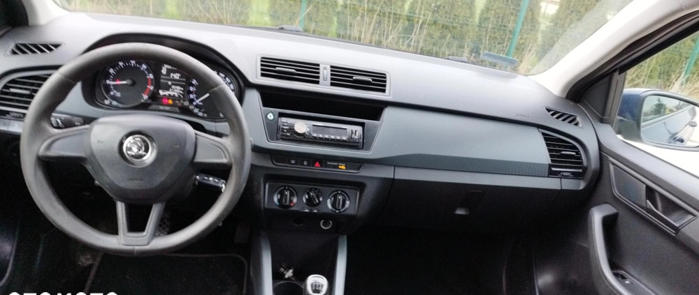 Skoda Fabia cena 18600 przebieg: 211000, rok produkcji 2017 z Warszawa małe 137